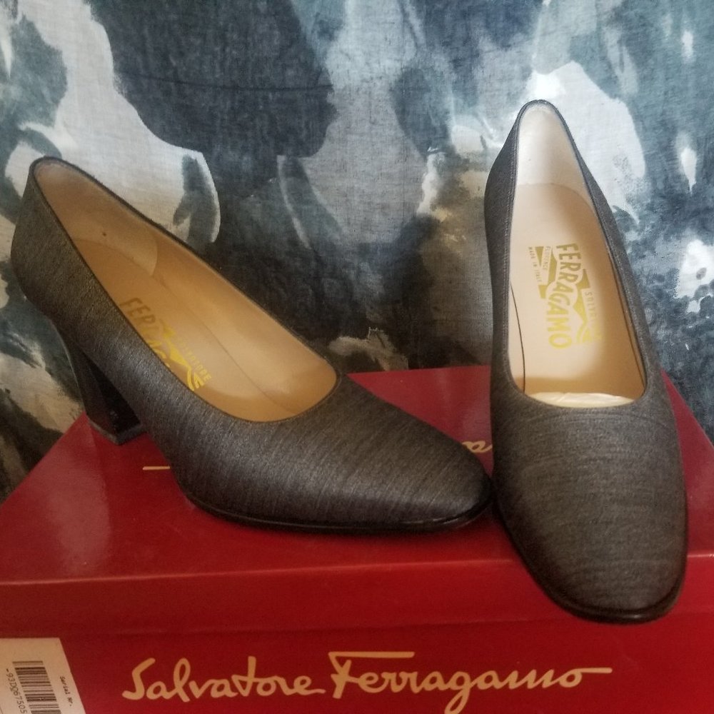 Salvatore Ferragamo Caori Pumps , size 7.5 AA